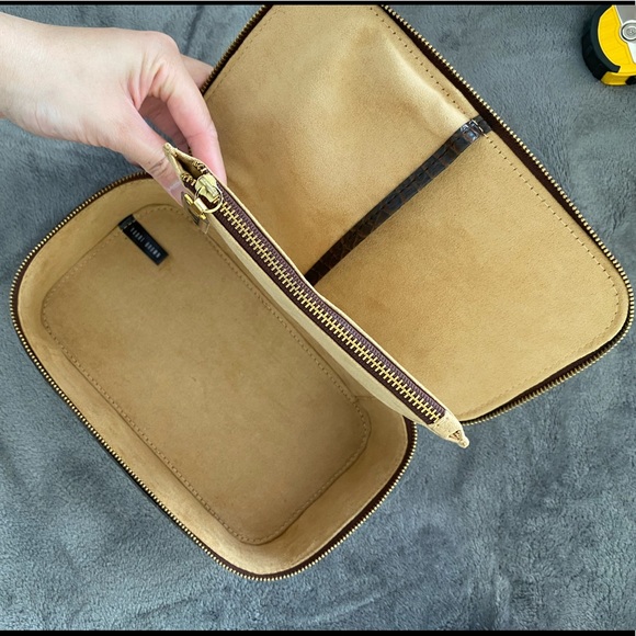 Bobbi Brown Make Up Case - Picture 3 of 4